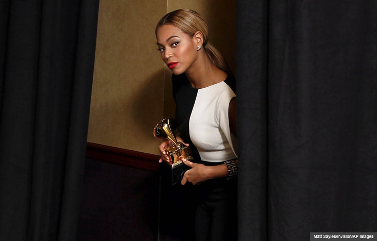 Beyoncé backstage at the 2013 Grammys