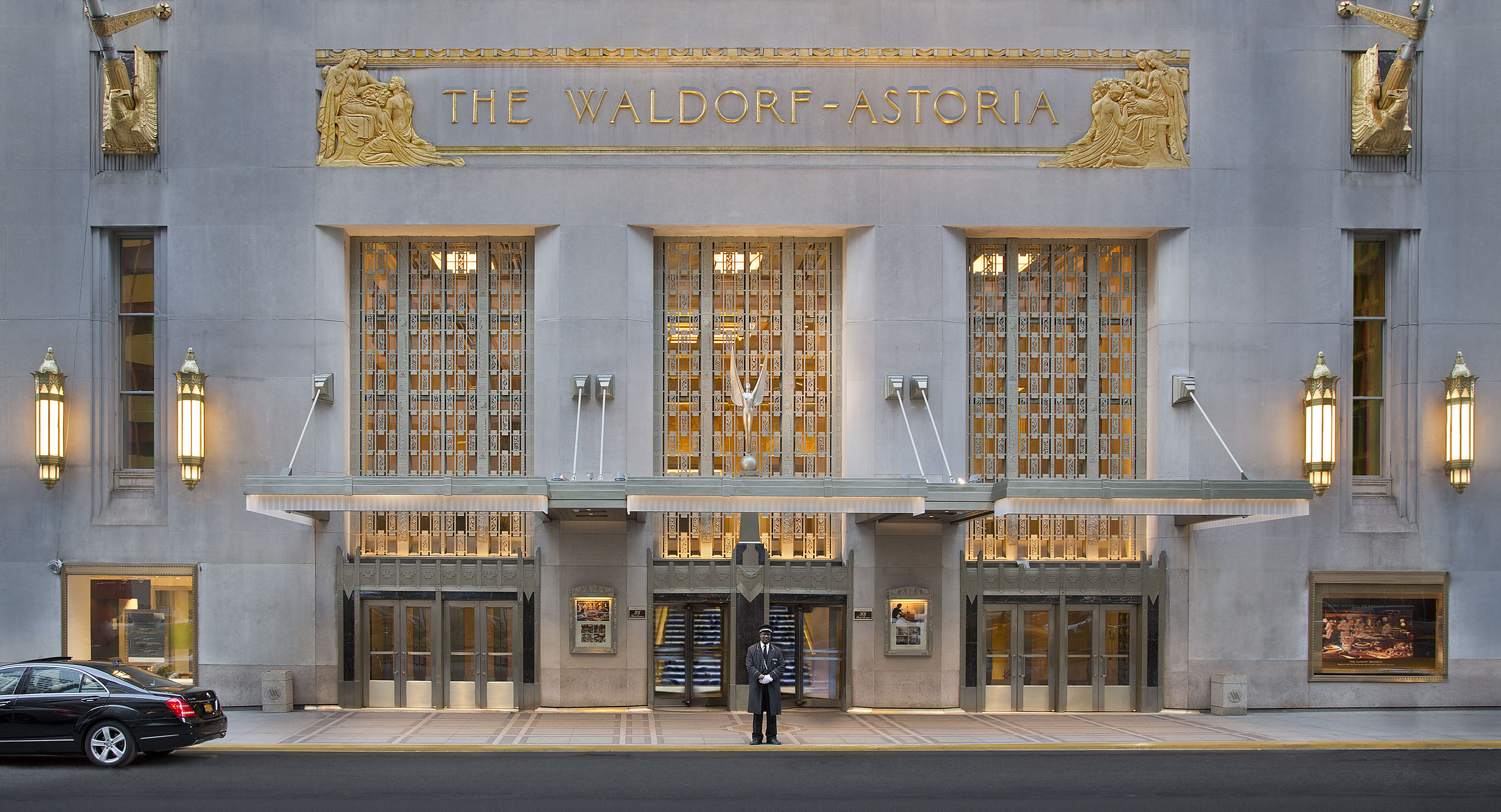 Waldorf_Astoria_New_York_-_Park_Avenue_Entrance