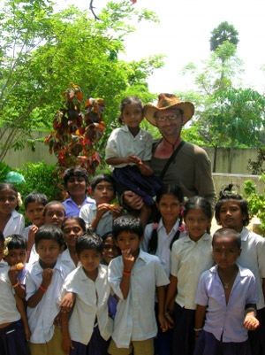 volunteer-with-kids-in-india