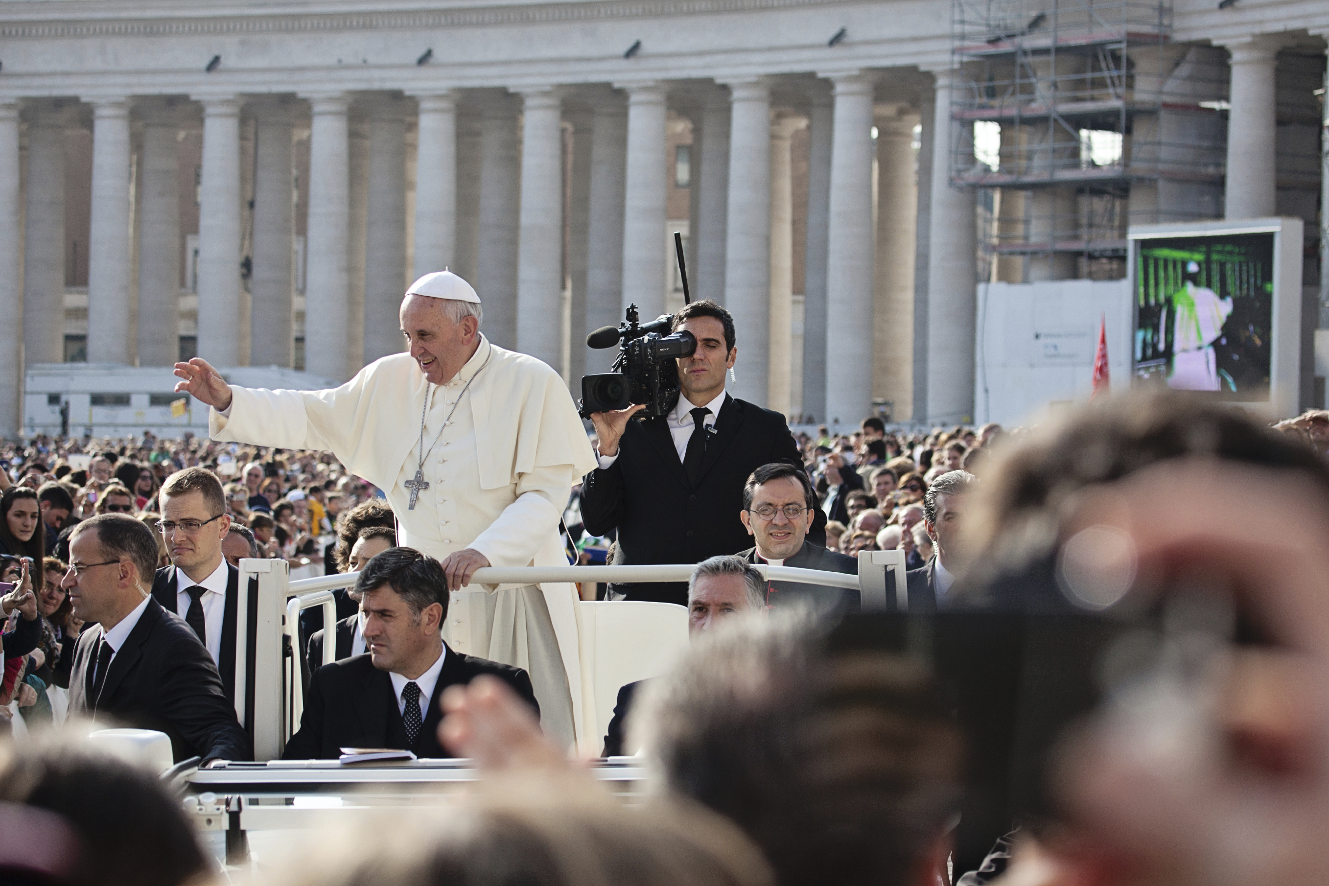 Pope Francis I blesses the faithful
