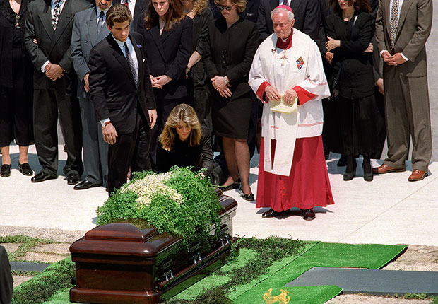 620-jackie-kennedy-onassis-john-funeral-arlington-cemetery