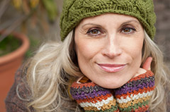 240-woman-warm-clothing-winter-skincare-aging