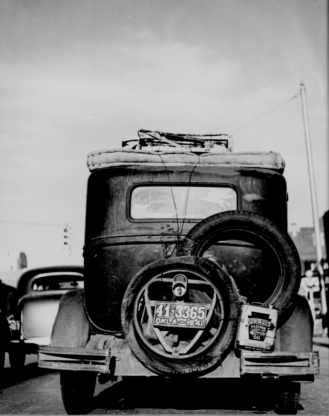 Okie_car_rear_view_1941
