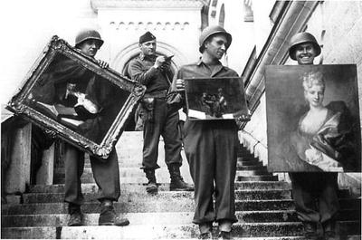 us-soldiers-recover-looted-paintings