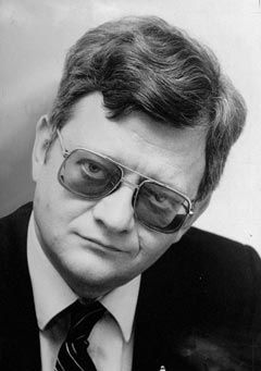 Author Tom Clancy.