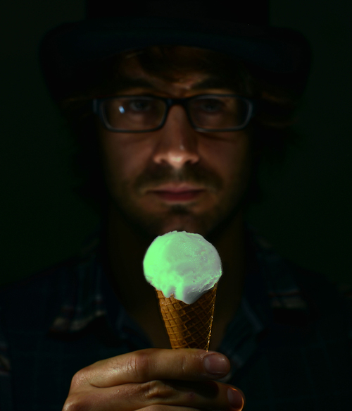 glow-in-the-dark-ice-cream-crop