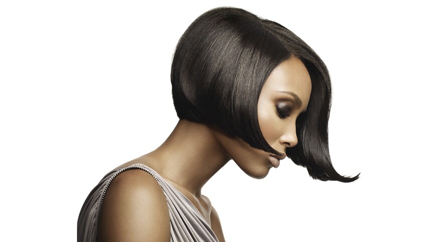 beautiful black woman seen from the side wearing a short-bobbed wig