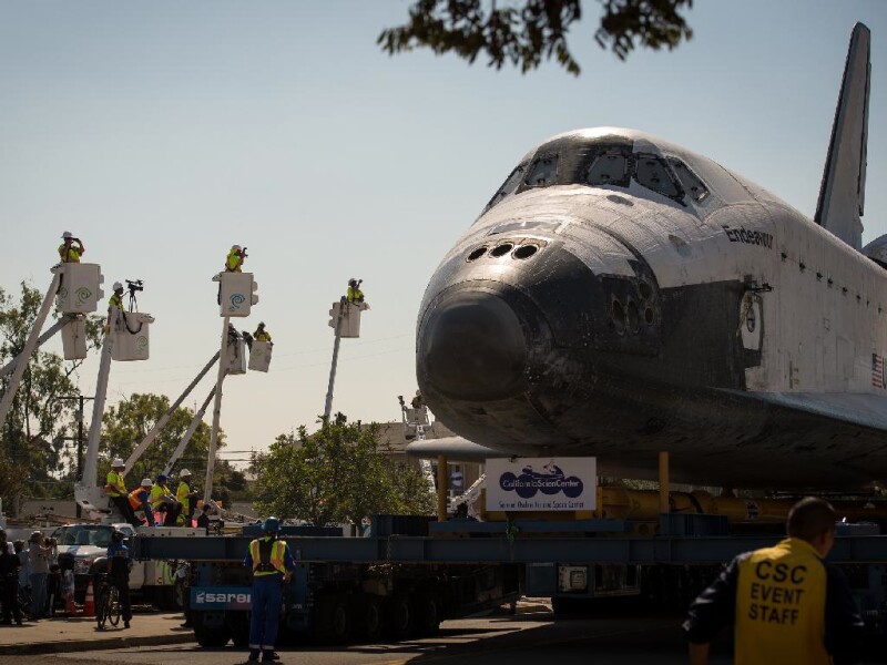 Shuttle Endeavor in Los Angeles