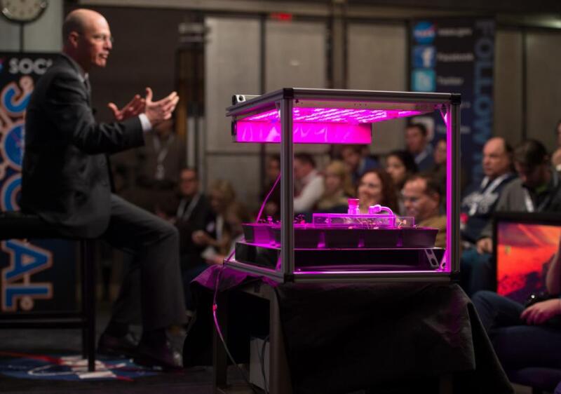NASA - Veggie - Grows vegetables in outer space