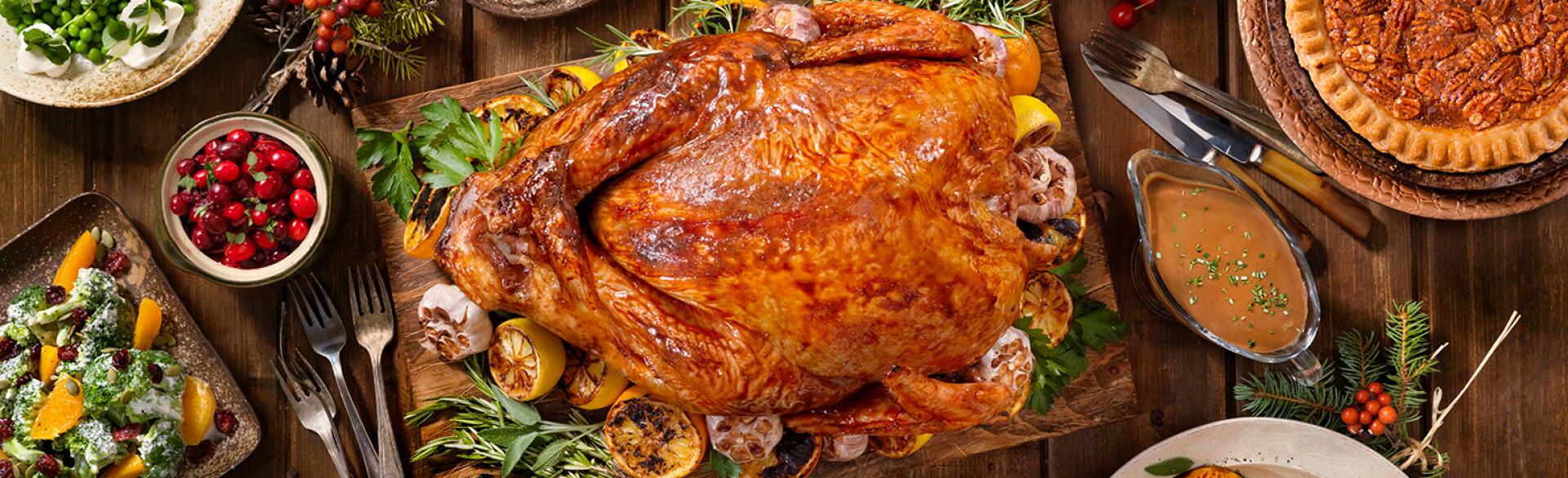 image_of_thanksgiving_turkey_dinner_spread_GettyImages-836012728_1540v2.jpg