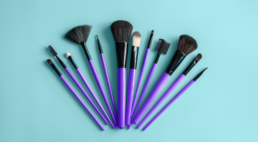 image_of_makeup_brushes_GettyImages-1129716834_v2_1800