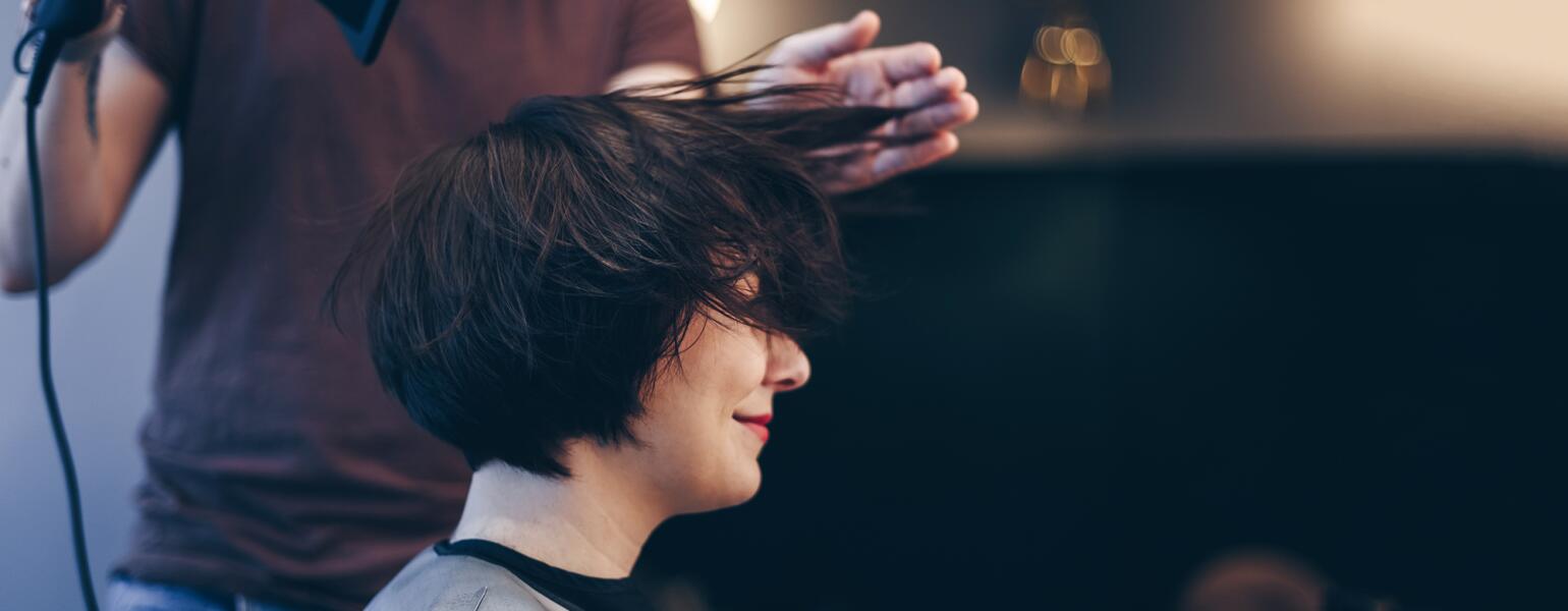 Breaking_up_with_my_Hairdresser_woman_getting_a_haircut_offset_801394_1540