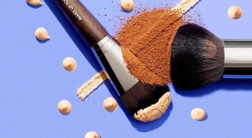 Makeup brushes with makeup powder