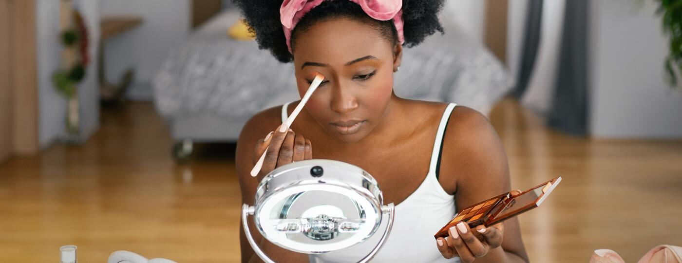 image_of_woman_applying_makeup_GettyImages-1404375339_1800