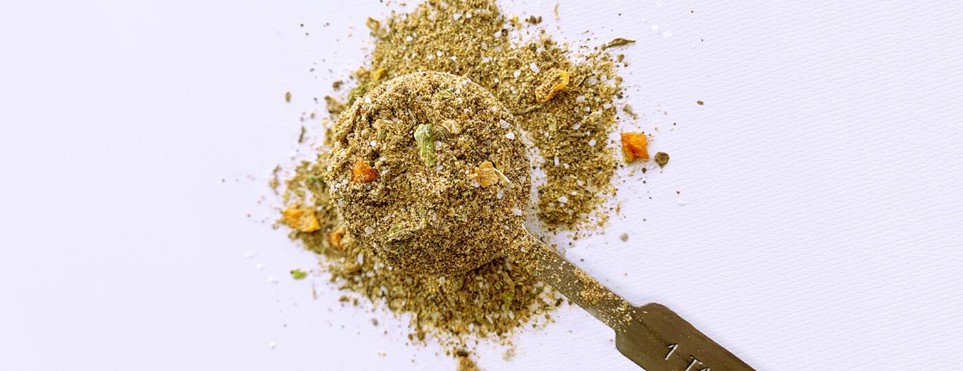 image_of_spices_in_spoon_v2_1800.jpg