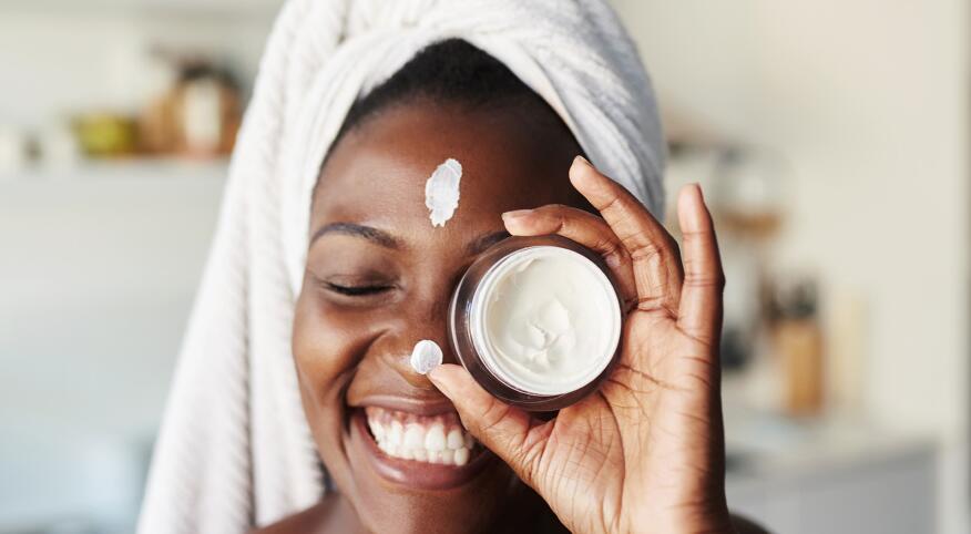 image_of_woman_holding_moisturizer_over_face_GettyImages-1280517978_1800