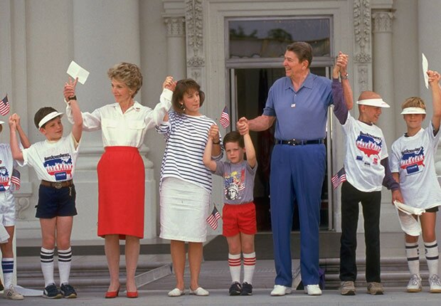 600-reagan-hands-accross-america-boomer-history