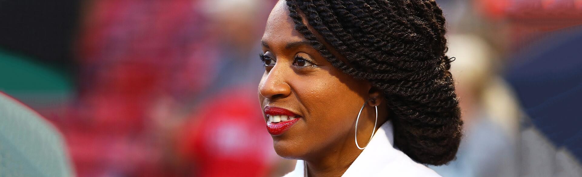 Healing_the_emotional_fallout_From_hair_loss_photo_of_Rep_Ayanna_Pressley_GettyImages-1032996936_1540