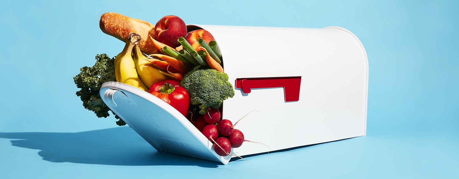 Jean_Chatzky_mailbox_filled_with_food_190821_Girlfriend_SarahAnneWard_1540.jpg
