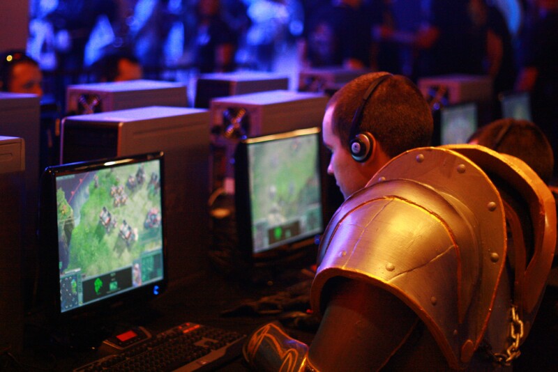 Playing Starcraft 2