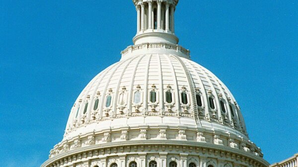 United_States_Capitol_dome_daylight