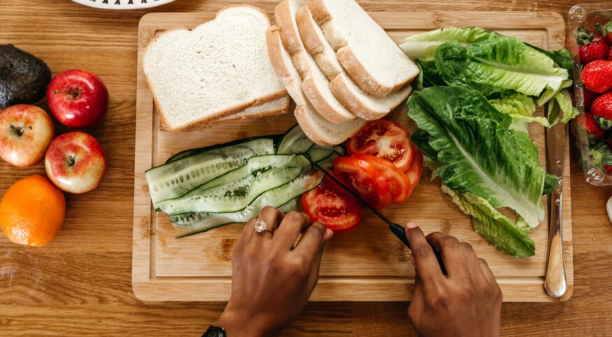 image_of_hands_preparing_food_Stocksy_txp4347b2d9Oi0300_Large_3448433_1800.jpg