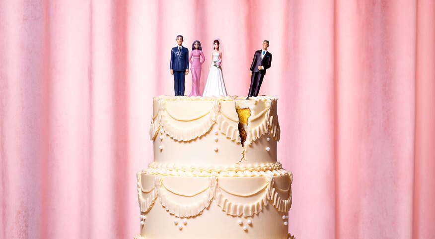 Wedding cake toppers of divorced couple