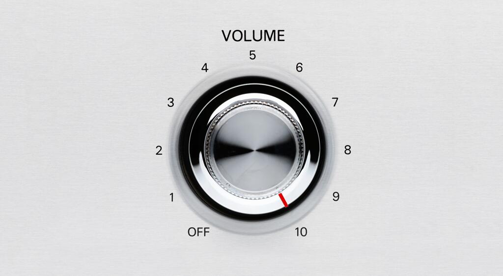 Adjustable volume knob with values ranging from off to 10