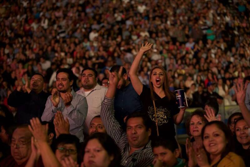 público en el concierto de despedida de Vicente Fernández