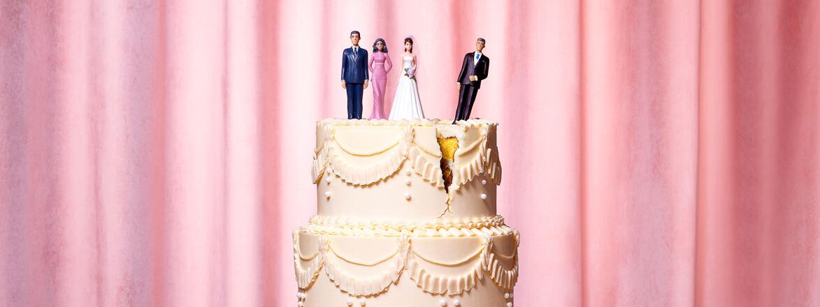 Wedding cake toppers of divorced couple