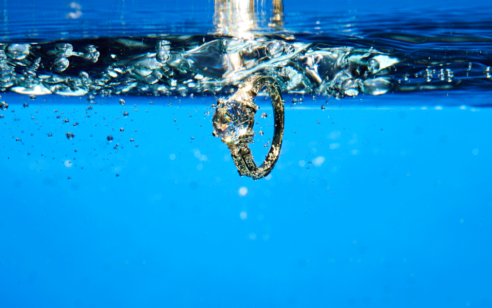 A GIF of a ring falling into water and then sinking