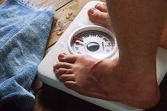 Feet_on_scale_fad_diet