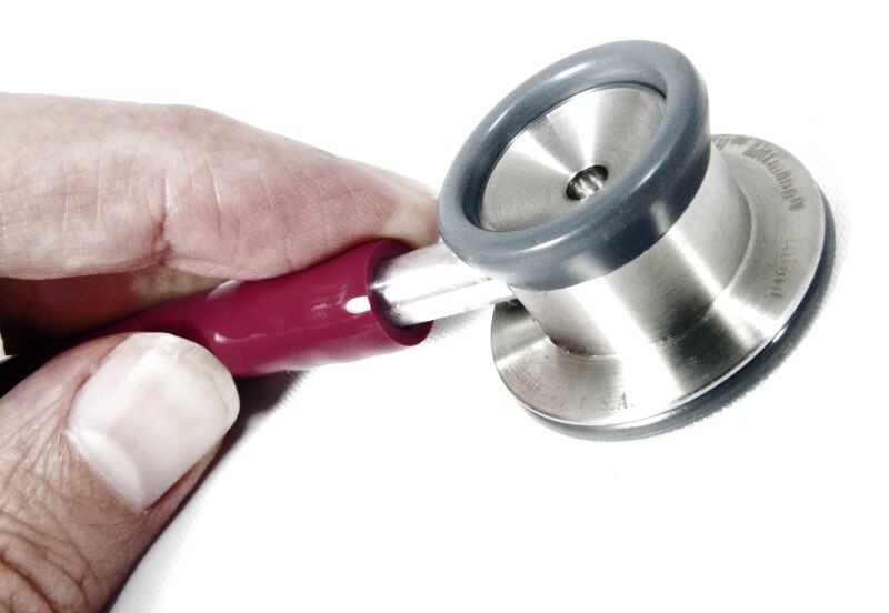 Stethoscope_in_use