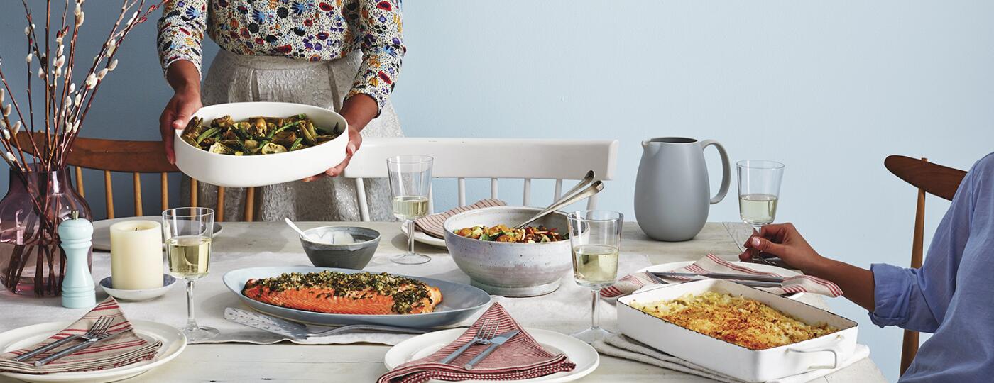 image_of_dinner_table_being_set_GS1714349_1540