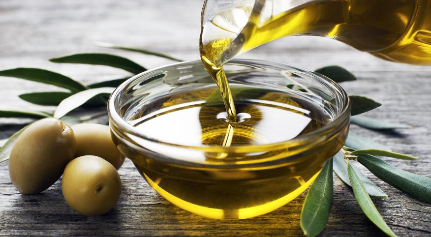 image_of_olive_oil_pouring_into_bowl_shutterstock_253044214_1800