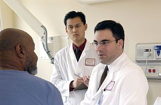 Doctor_consults_with_patient_(4)