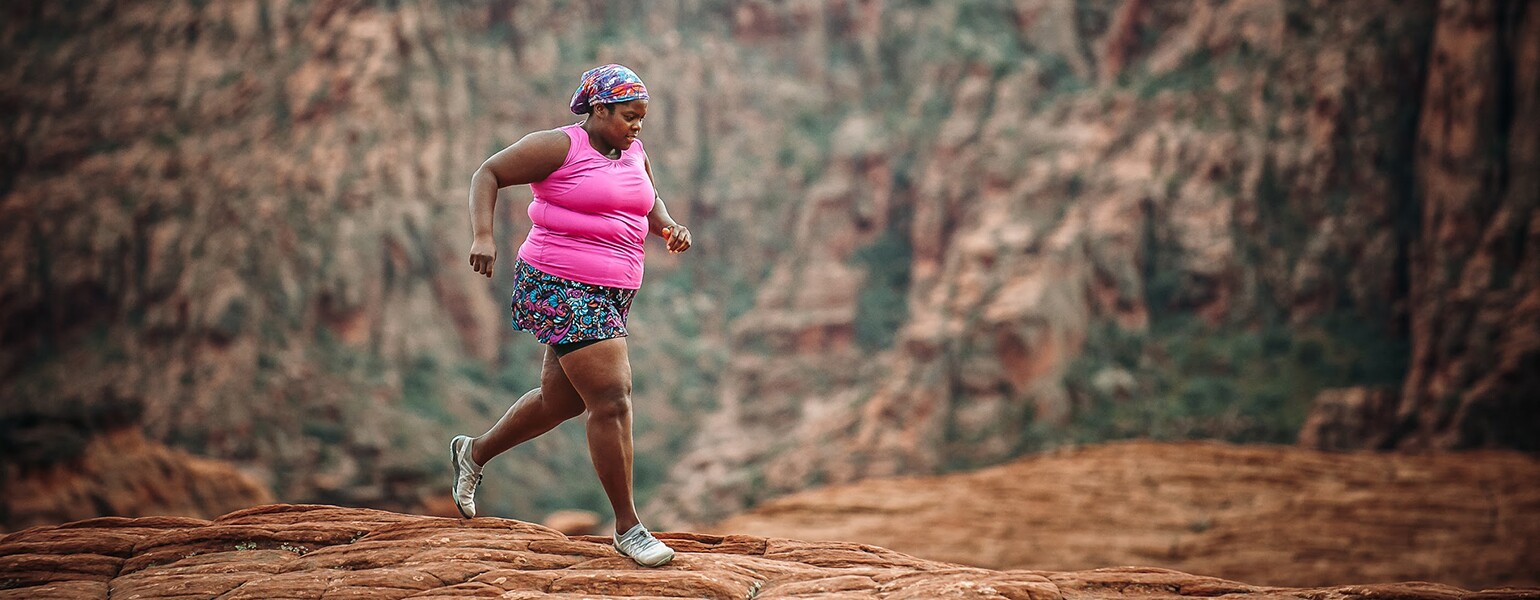 image_of_plus_size_marathoner_running_across_landscape_TheMirnavator-20_1540.jpg
