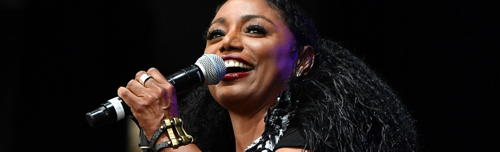 Karyn_White_performing_1440x584_GettyImages-1165985134.jpg