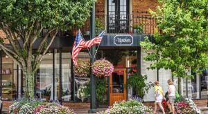 Fairhope, Alabama shopping Uptown Boutique clothing store front entrance.