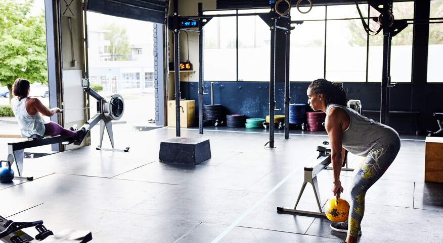 image_of_people_working_out_at_fitness_club_GettyImages-1285314701_1800