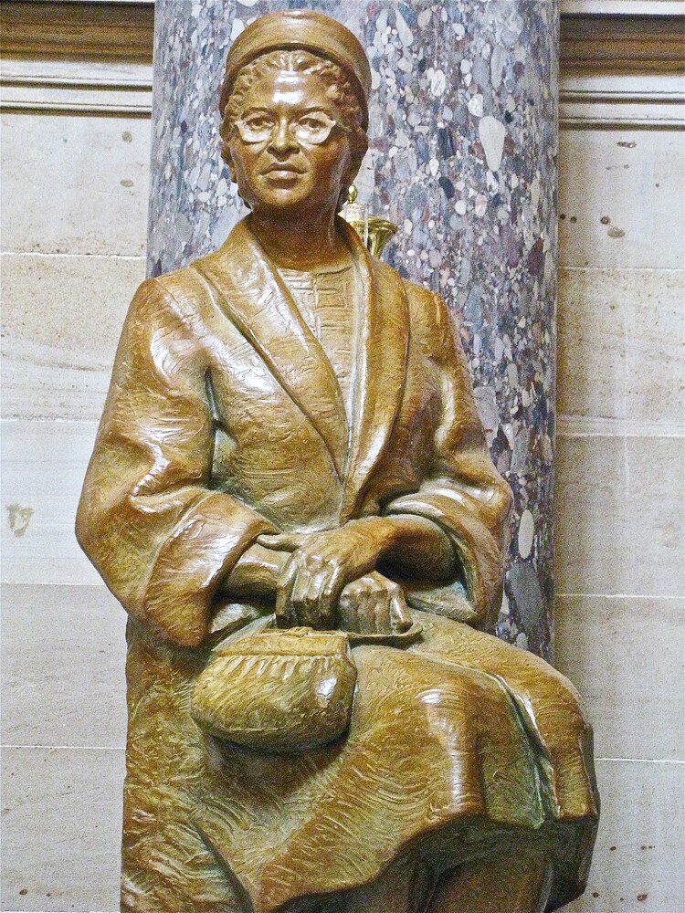 statue-of-rosa-parks