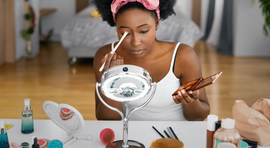 image_of_woman_applying_makeup_GettyImages-1404375339_1800