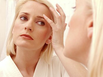 woman-looking-in-mirror thinking
