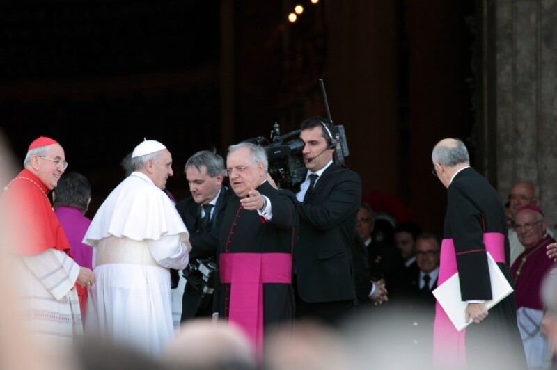 The arrival of Pope Francis at St. John for the settlement