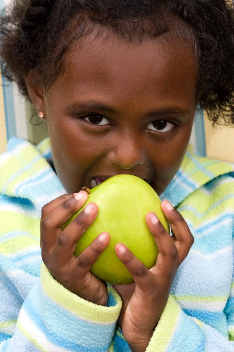 girl-apple-iStock_000017385990Medium