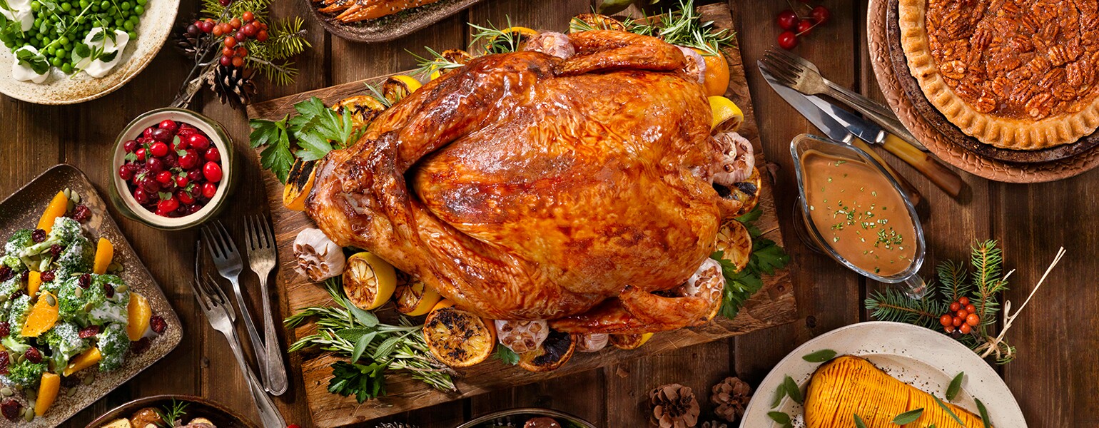 image_of_thanksgiving_turkey_dinner_spread_GettyImages-836012728_1540v2.jpg