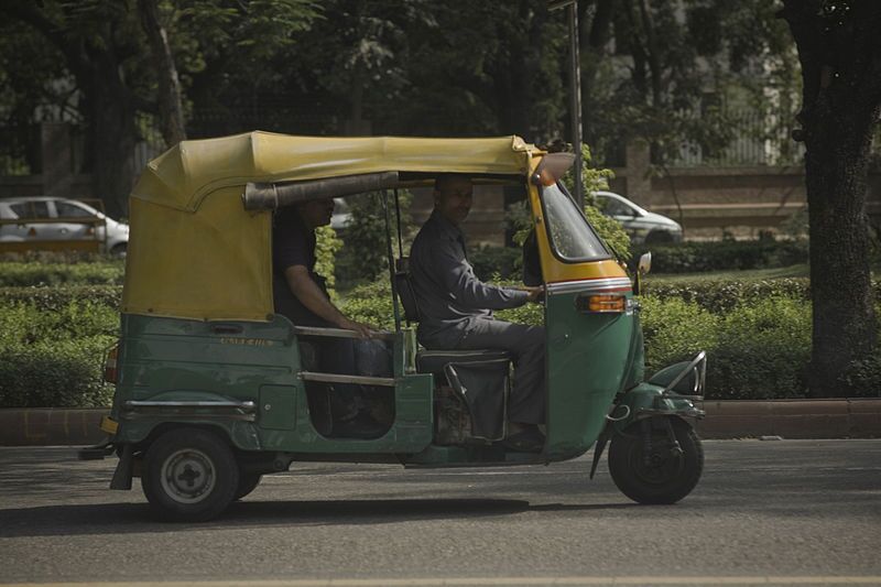 Tuk-tuk_in_India_(1)