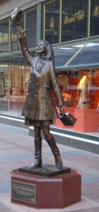 Mary Tyler Moore Statue