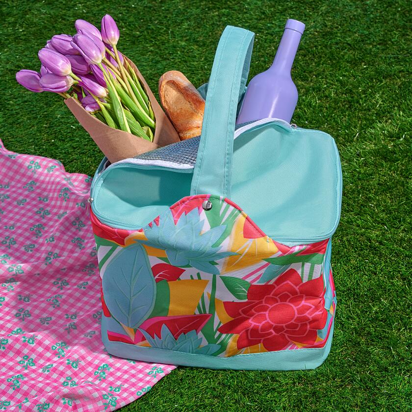 Various items from the Relax and Radiate Girlfriend Crate Spring 2022
