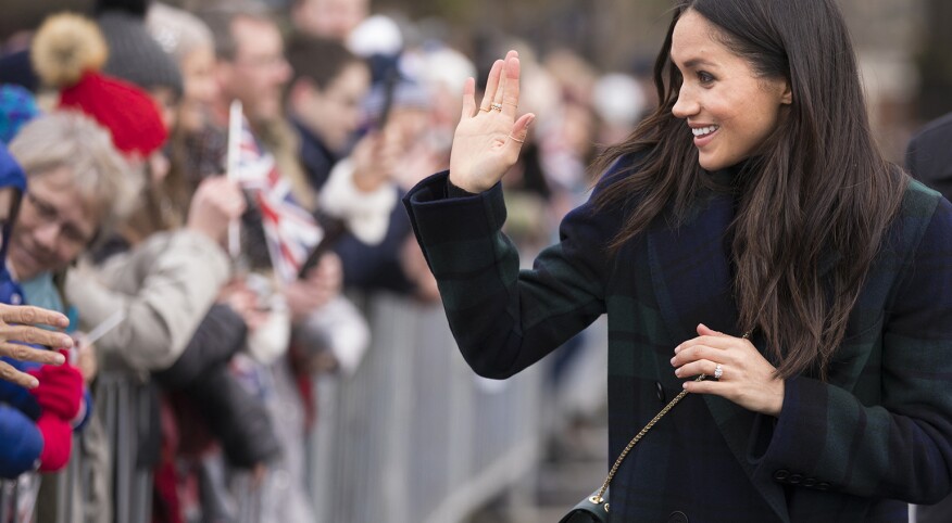 photo of Megan Markle greeting people in edinburgh scotland
